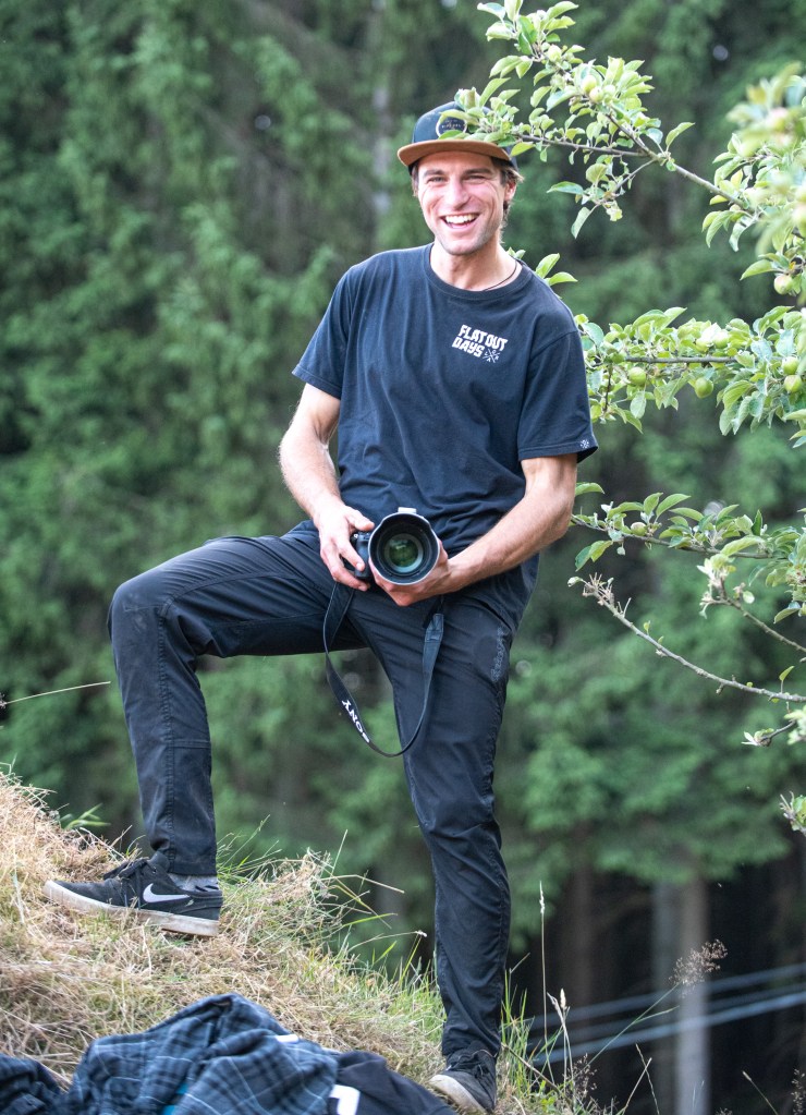 miha tratnik bajc photographing event