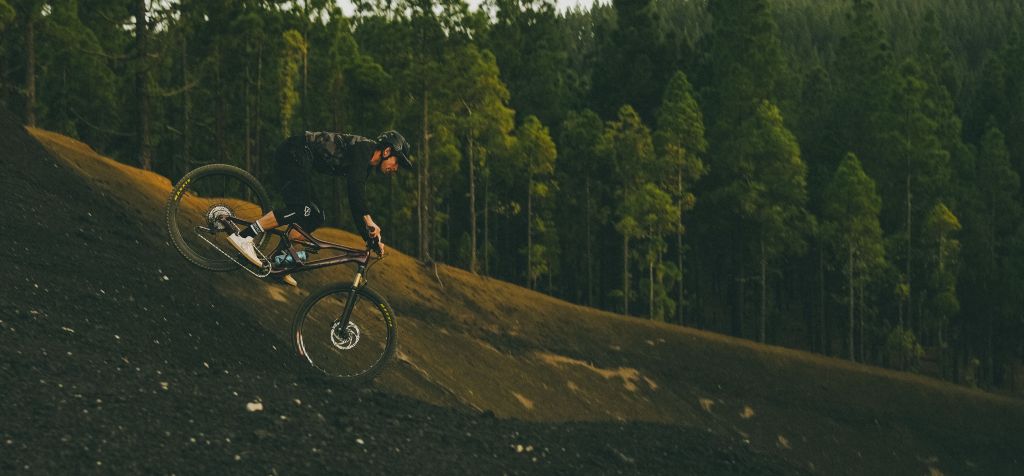 miha tratnik bajc riding mountain bike on gran canaria
